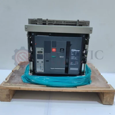 New Schneider Electric NW32H1 Air Circuit Breaker 3200A 3P, Drawout Type (48312)