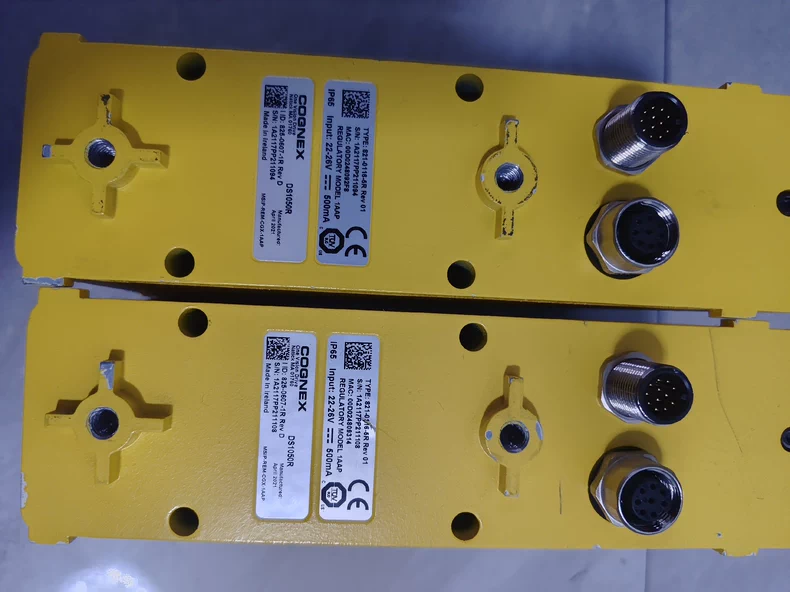 COGNEX DS1050R 821-0116-5R LASER PROFILER DISPLACEMENT SENSOR 1 COGNEX DS1050R 821-0116-5R LASER PROFILER DISPLACEMENT SENSOR