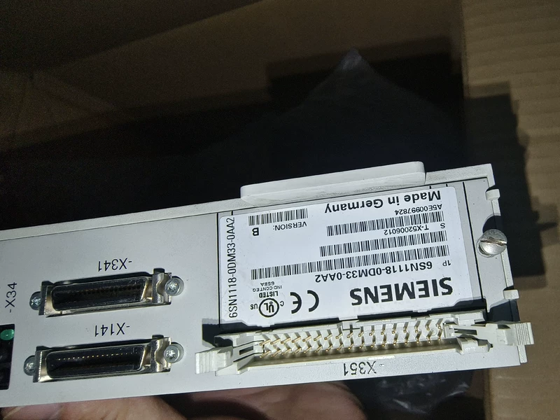 SIEMENS Axis Card 6SN1118-0DM33-0AA2 Motion Control Module 1 6SN1118-0DM33-0AA2