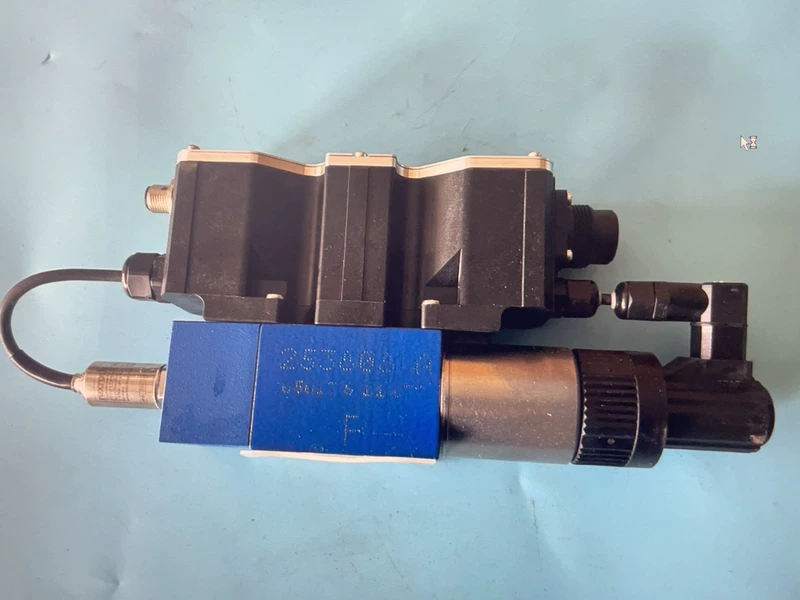 Rexroth R901147272 Proportional Directional Valve 1 R901147272 STW0322-1X/3WRCE50V720L-SG24K31C1M