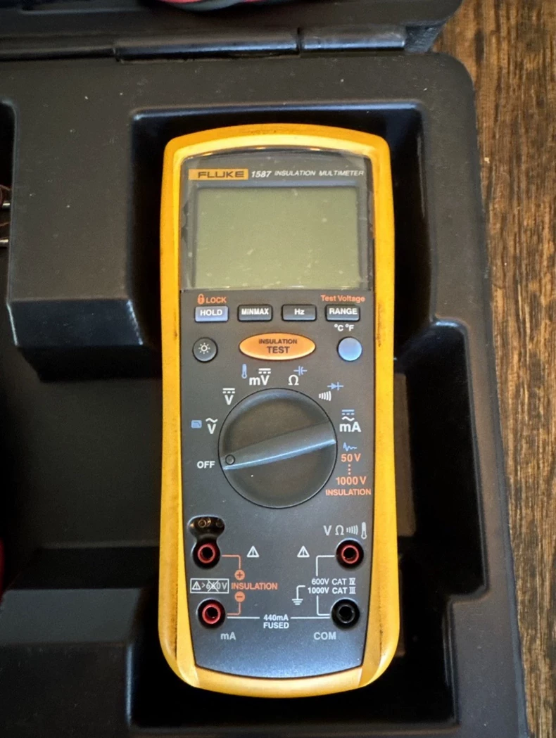 1587 FLUKE Multimeter - High-Accuracy Measurement