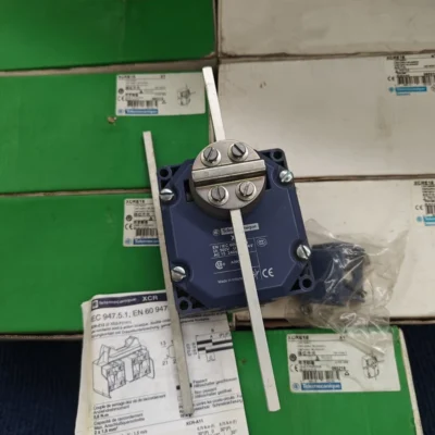 Schneider Limit Switch XCRE18 - Industrial Control Device