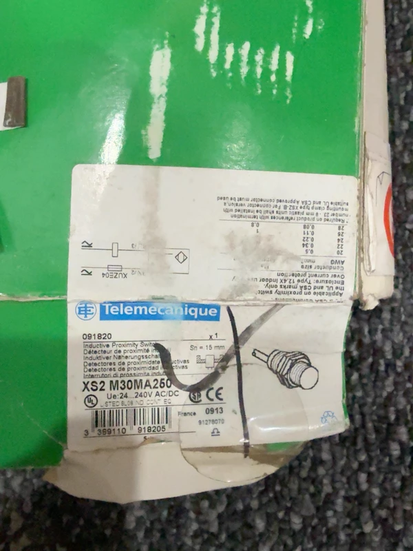 Schneider Proximity Switch XS2M30MA250 for Accurate Object Sensing