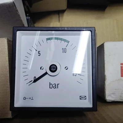 DEIF DQ96-c Pressure Gauge for Industrial Monitoring
