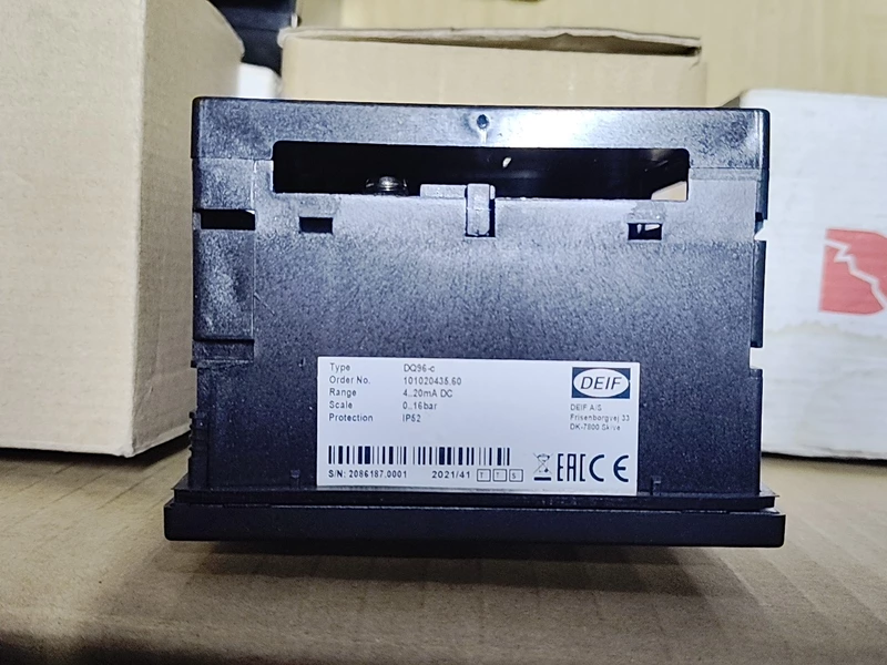 DEIF DQ96-c Pressure Gauge for Industrial Monitoring - Image 2