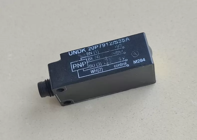Baumer Ultrasonic Sensor UNDK 20P7912/S35A - Reliable Measurement