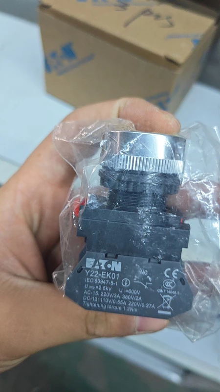 Industrial Safety Switch EATON Y22-EK01 for Machines - Image 3