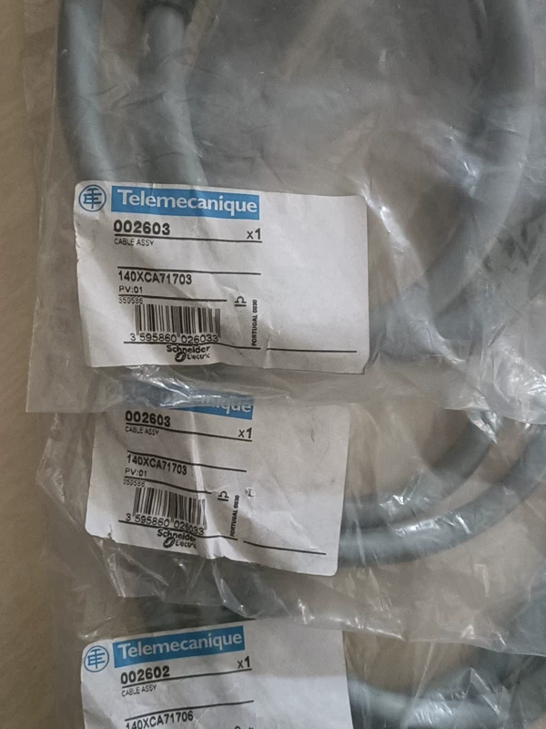 Schneider 140XCA71703 Backplane Extension Cable