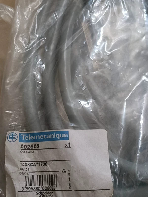 Schneider 140XCA71706 Backplane Extension Cable for Quantum