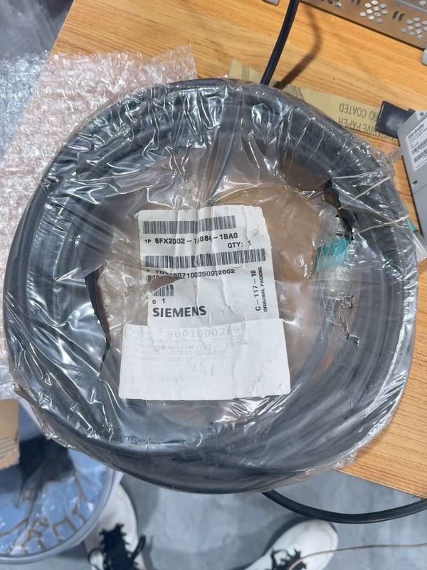 SIEMENS 6FX2002-1AB84-1BA0 Signal Cable for Drive Systems
