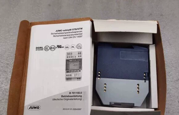 JUMO 701150/8-02-0253-2001-23/005 Temperature Controller - Image 3
