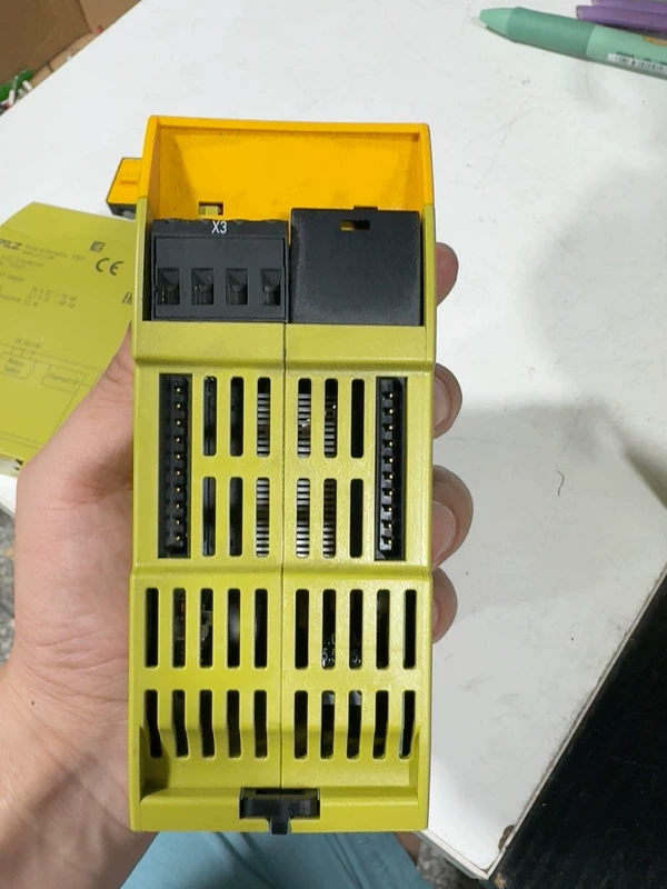 PILZ 772101 Safety Relay for Industrial Machine Protection - Image 3