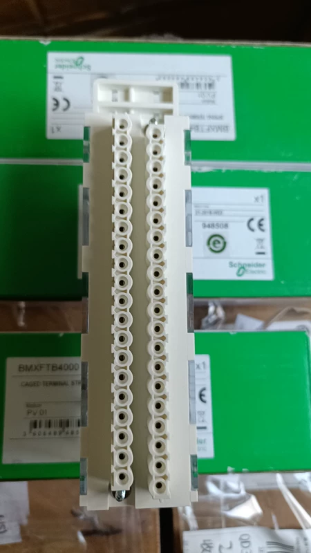 Schneider BMXFTB4000 Terminal Block for Control Panels - Image 2