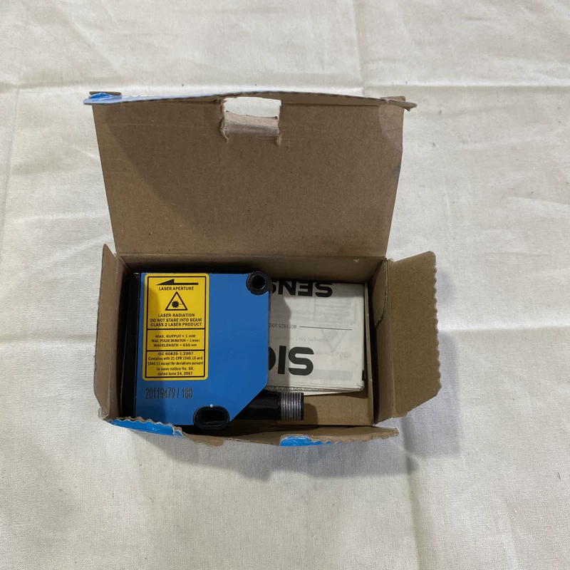 SICK DT20-P214B  1040012 Laser Sensor Precision