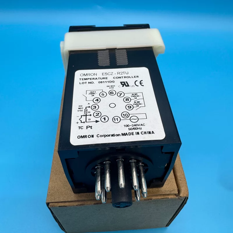 Omron E5CZ-R2TU Digital Temperature Controller for Industrial Use