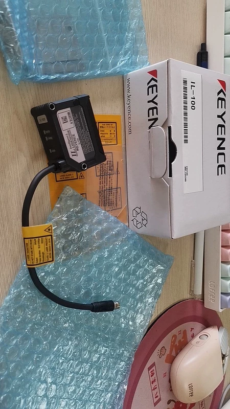 KEYENCE IL-100 Laser Displacement Sensor High Accuracy