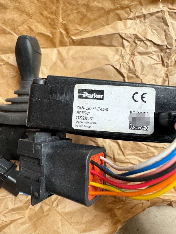 Parker IQAN-LSL-E1-/-L5-D Lever Controller for Mobile Hydraulics