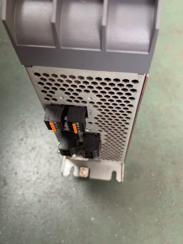 SEW MDD90A-0080-503-X-S00 Servo Motor for Precision Control - Image 3