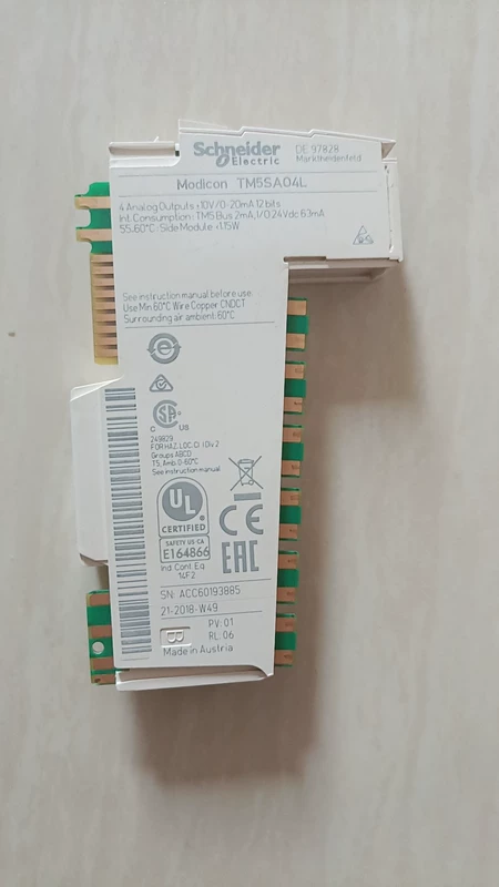 Schneider TM5SAO4L Analog Output Module for Precision Control