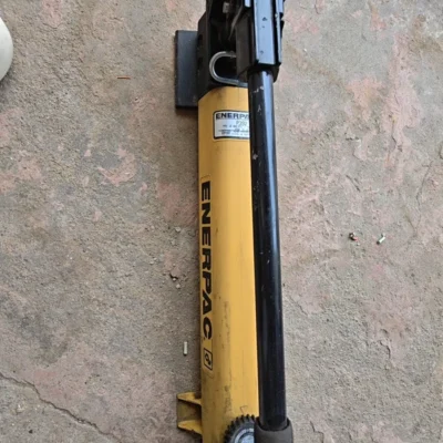 Parker P392 Hand Pump for Industrial Maintenance Tasks
