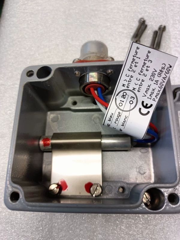 Brooks Instrument 14842-10/PDR-00083 Limit Switch - Image 3