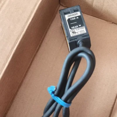 Omron ZX2-LD100 Laser Displacement Sensor for Automation