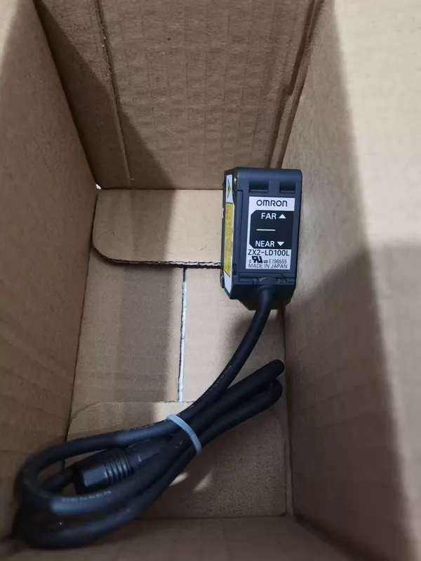 Omron ZX2-LD100L Laser Displacement Sensor for Automation