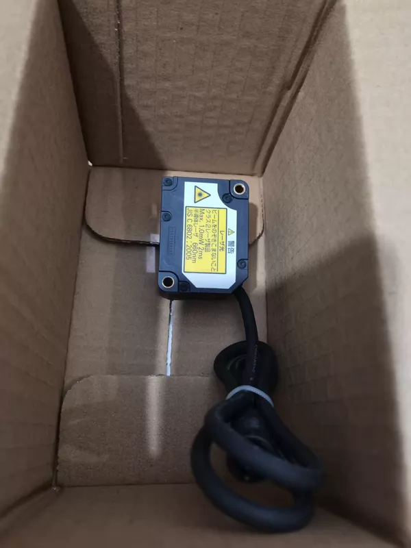 Omron ZX2-LD100L Laser Displacement Sensor for Automation - Image 2