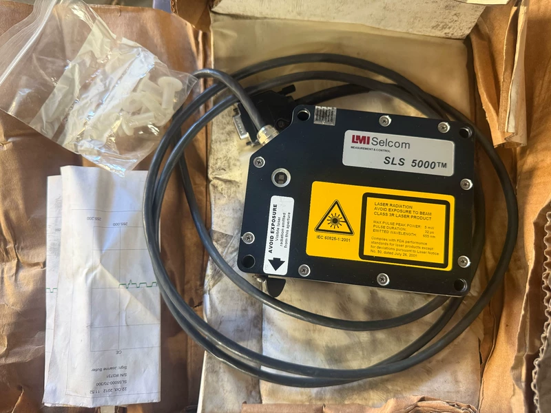 Industrial Laser Sensor LMI Selcom SLS5000 for Control
