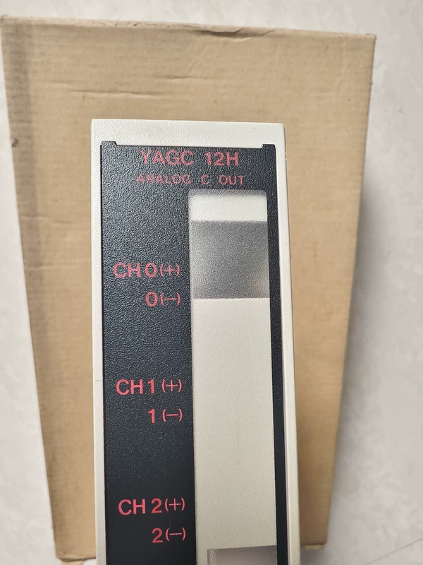 PLC Module HITACHI YAGC12H Industrial Control Unit - Image 2
