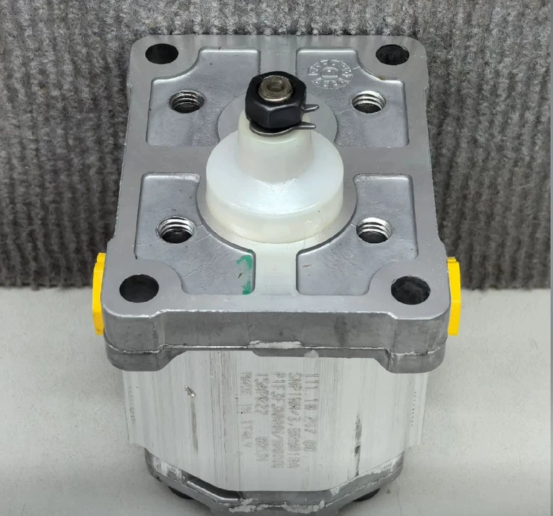 Hydraulic Gear Pump DANFOSS SNP1NN/3,8RN01BAP1F3F3NNNN/NNNNN