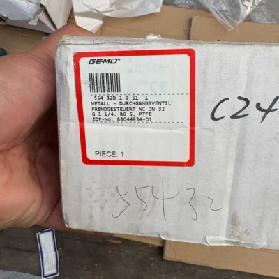 GEMÜ 554 32D 1 9 51 1 Pneumatic Angle Seat Valve DN32