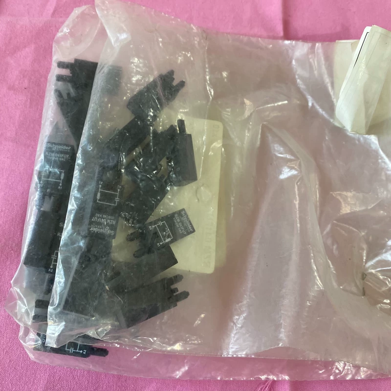 Schneider RZM041FU7 Surge Suppressor Type 2+3 SPD Protection - Image 3