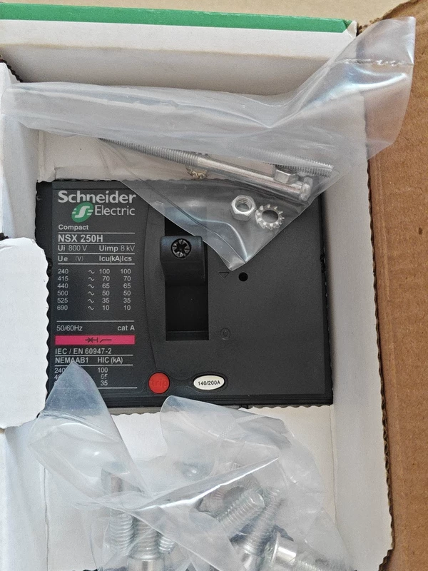 Schneider LV431671 Molded Case Circuit Breaker 160A - Image 2