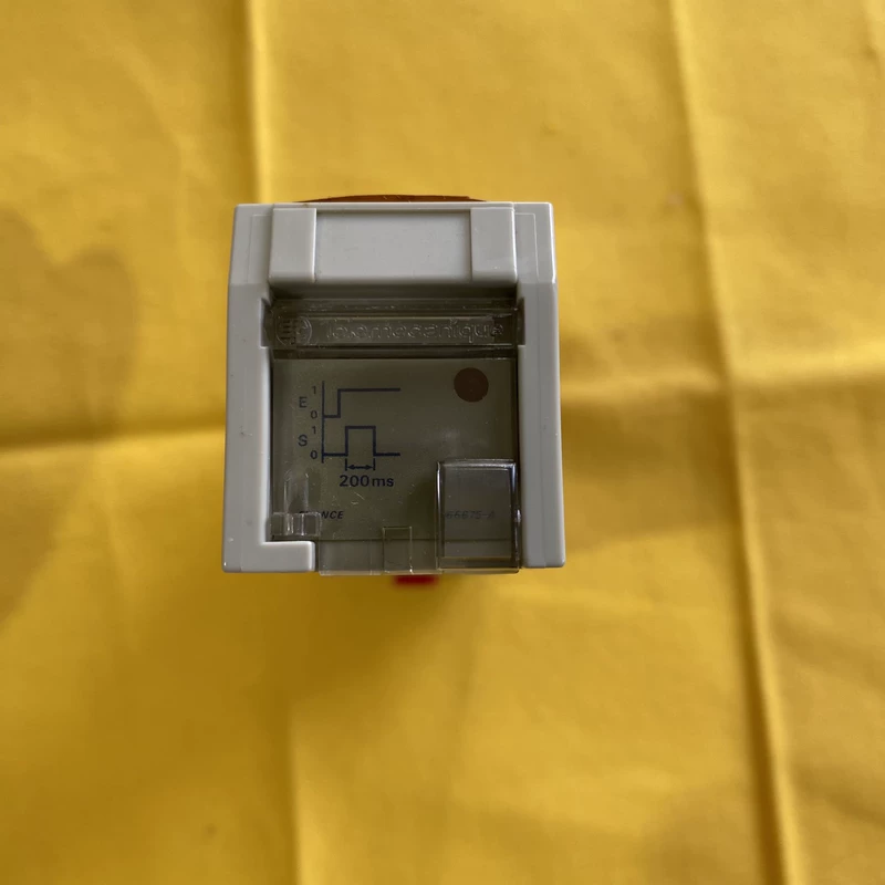 Flicker Relay Schneider RHE411M for Reliable Switching - Image 3